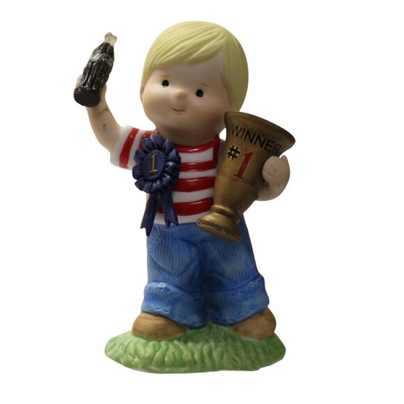 Coca-Cola Enesco "Three Cheers For A Friend Like You" Figurine 859583 Boy Trophy - Picture 1 of 7